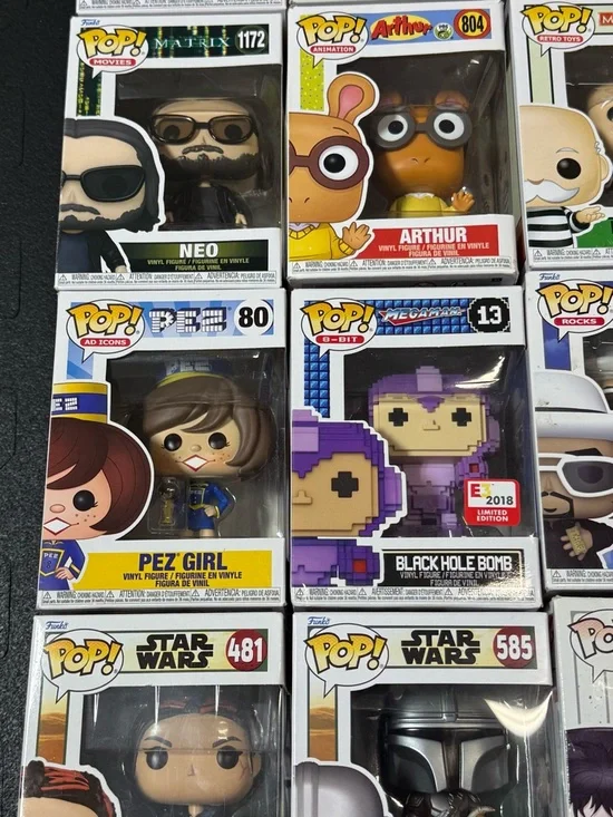 Lot Of 16 Mixed Funkos - Picture 4 of 6